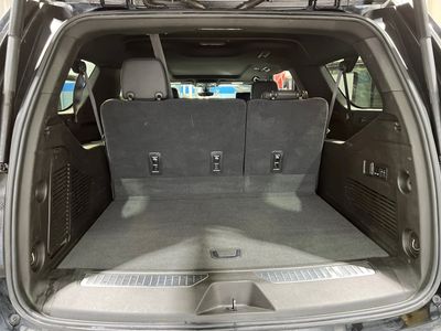 2021 Chevrolet Suburban — photo 17 view
