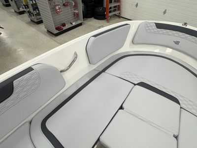 2025 Bayliner M15 - Photo 24
