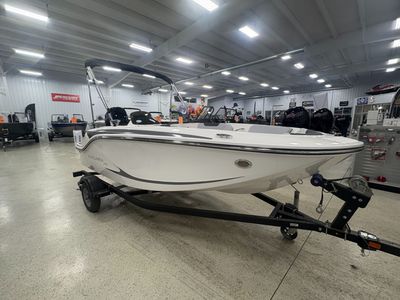 2025 Bayliner M15 - Photo 2
