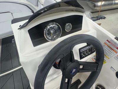 2025 Bayliner M15 - Photo 28