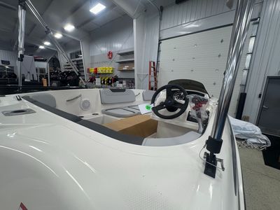 2025 Bayliner M15 - Photo 20