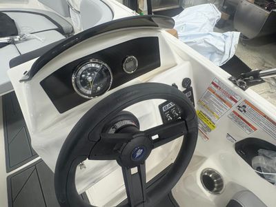 2025 Bayliner M15 - Photo 14