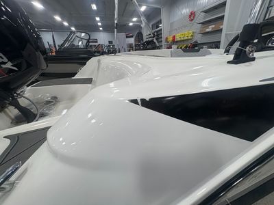 2025 Bayliner M15 - Photo 19