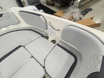 2025 Bayliner M15 - Photo 23