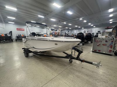 2025 Bayliner M15 - Photo 6
