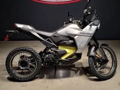 2025 Can-Am® Origin White — front three-quarter view