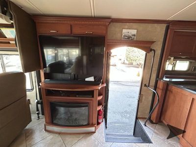 2017 Winnebago Forza — photo 14 view