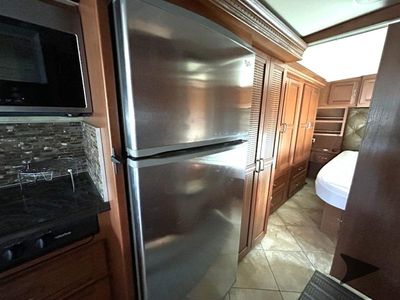 2017 Winnebago Forza — photo 15 view