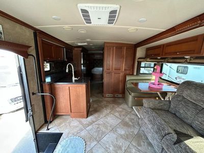 2017 Winnebago Forza — photo 9 view