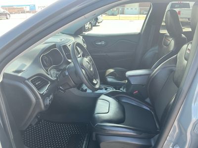 2022 Jeep Cherokee — photo 9 view
