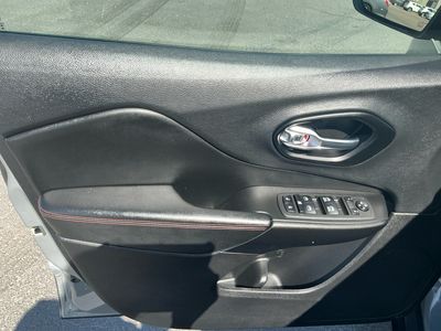 2022 Jeep Cherokee — photo 15 view