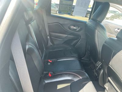 2022 Jeep Cherokee — photo 18 view