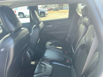 2022 Jeep Cherokee — photo 16 view