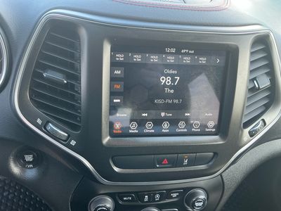 2022 Jeep Cherokee — photo 11 view