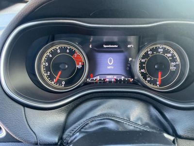 2022 Jeep Cherokee — photo 10 view