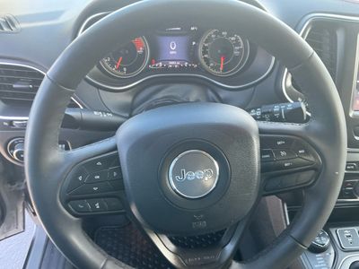 2022 Jeep Cherokee — photo 13 view
