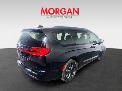 2026 Chrysler Pacifica — photo 8 view