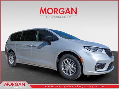 2026 Chrysler Pacifica Select in Silver — front three-quarter view