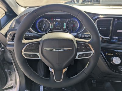 2026 Chrysler Pacifica — photo 17 view