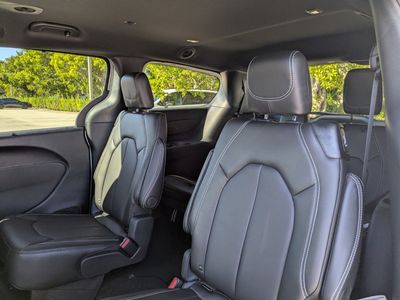 2026 Chrysler Pacifica — photo 8 view