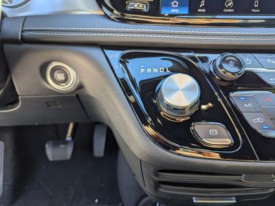 2026 Chrysler Pacifica — photo 16 view
