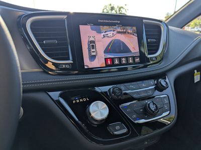 2026 Chrysler Pacifica — photo 21 view