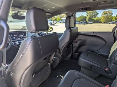 2026 Chrysler Pacifica — photo 10 view