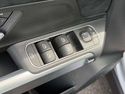 2026 Mercedes-Benz GLB — photo 15 view