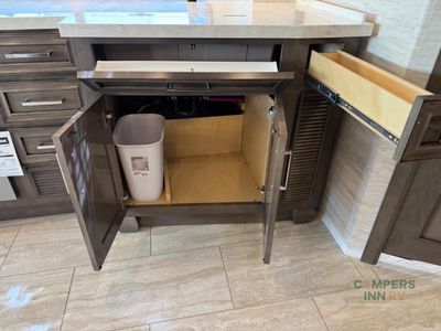 2025 Newmar Ventana — photo 41 view
