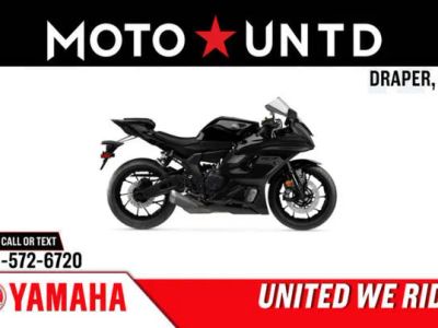 2025 Yamaha YZF-R7 — front three-quarter view