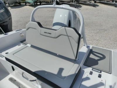 2027 Sea Pro 225 FLXR — engine compartment view