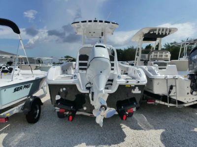2027 Sea Pro 225 FLXR — interior view