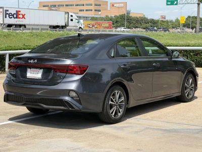 2023 Kia Forte - Photo 4