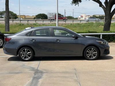 2023 Kia Forte - Photo 3