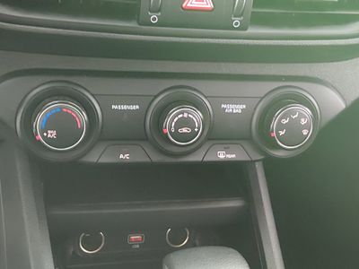 2023 Kia Forte — photo 18 view