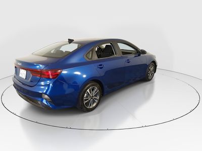 2023 Kia Forte — photo 7 view