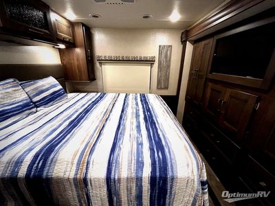 2019 Coachmen Mirada — photo 17 view