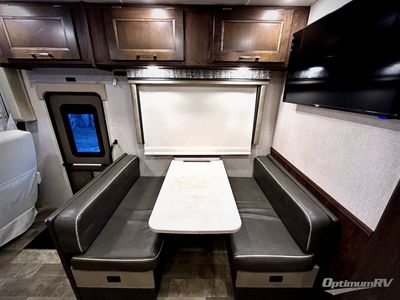 2019 Coachmen Mirada — photo 10 view