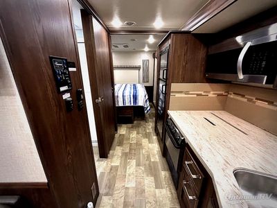 2019 Coachmen Mirada — photo 14 view