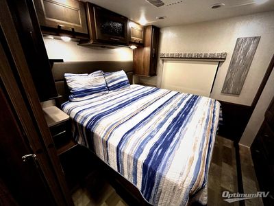 2019 Coachmen Mirada — photo 18 view