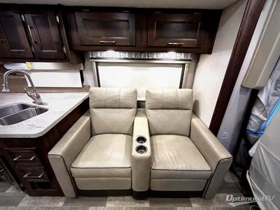 2019 Coachmen Mirada — photo 12 view