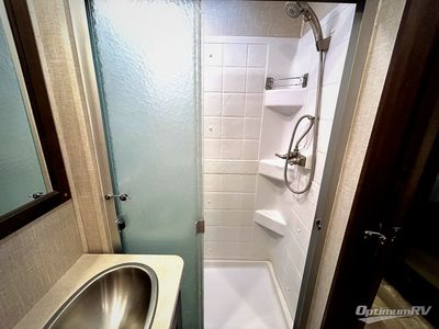 2019 Coachmen Mirada — photo 16 view