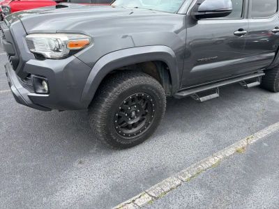 2019 Toyota Tacoma - Photo 2