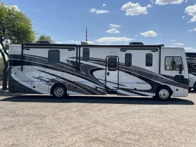 2020 Fleetwood PACE ARROW — photo 23 view