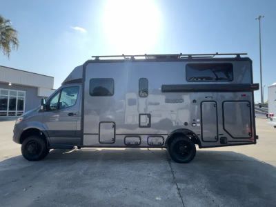 2027 Winnebago EKKO — photo 19 view