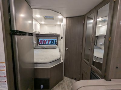 2024 Thor Motor Coach Chateau — photo 18 view