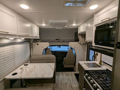 2024 Thor Motor Coach Chateau — photo 7 view