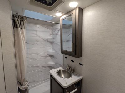 2024 Thor Motor Coach Chateau — photo 15 view
