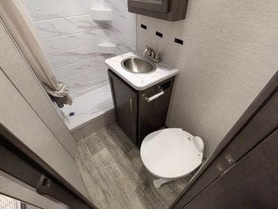 2024 Thor Motor Coach Chateau — photo 19 view