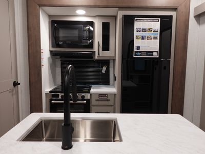 2026 Alliance RV Valor All-Access - Photo 7